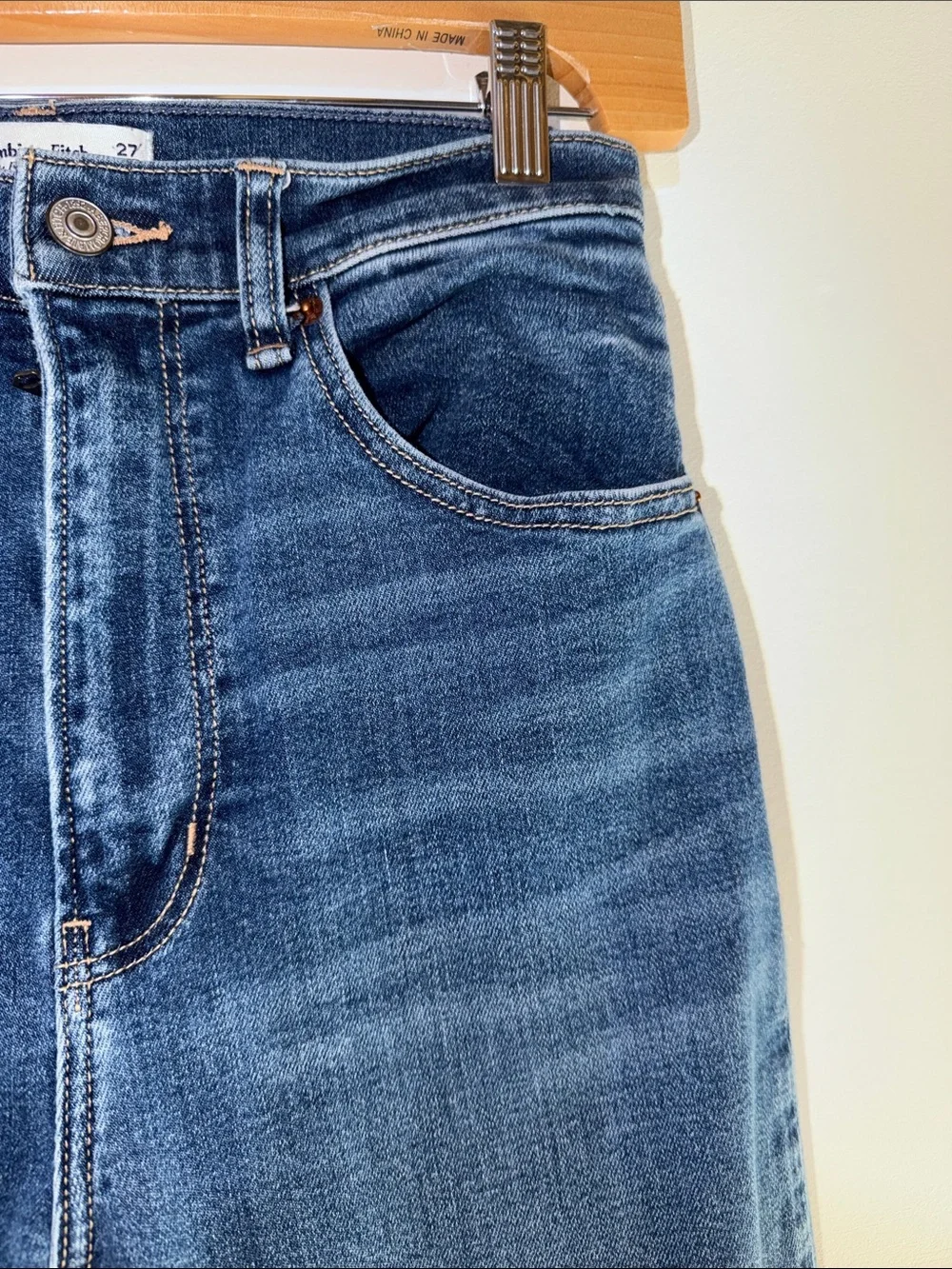 Abercrombie & Fitch The Flare Ultra High-Rise Flared Blue Jeans Women’s size 27